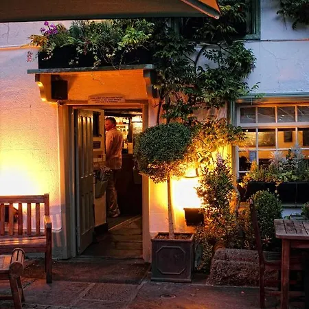 Mason's Arms Hotel *