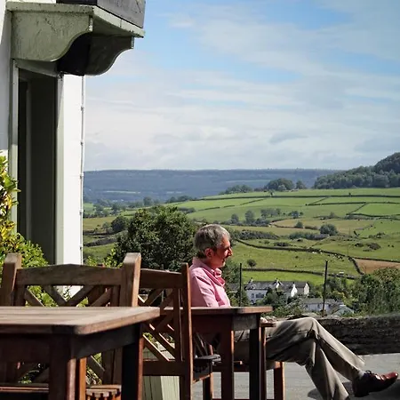 Mason's Arms Hotel *